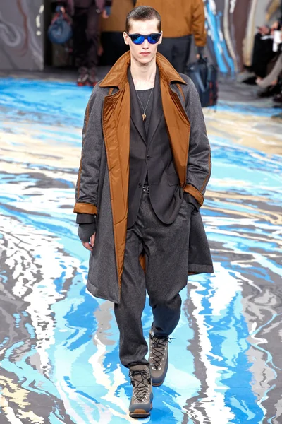 Look 19